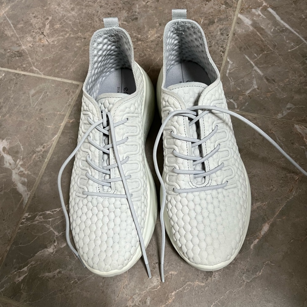 Ecco tennis shoes